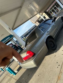 Grand marquis 2002 clean title 2000$