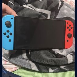 NINTENDO SWITCH OLED BUNDLE WITH 3 Games