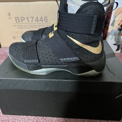 Espinoso leninismo Izar Nike iD Lebron Soldier 10 CHAMPIONSHIP 2016 for Sale in Alhambra, CA -  OfferUp