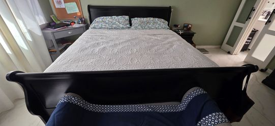 FREE California King Bed Set – Mattress & Box Spring Included