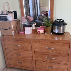 Dresser With Mirror 