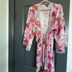 New With Tags Victoria’ Secret Silly Floral Robe Size XS/S