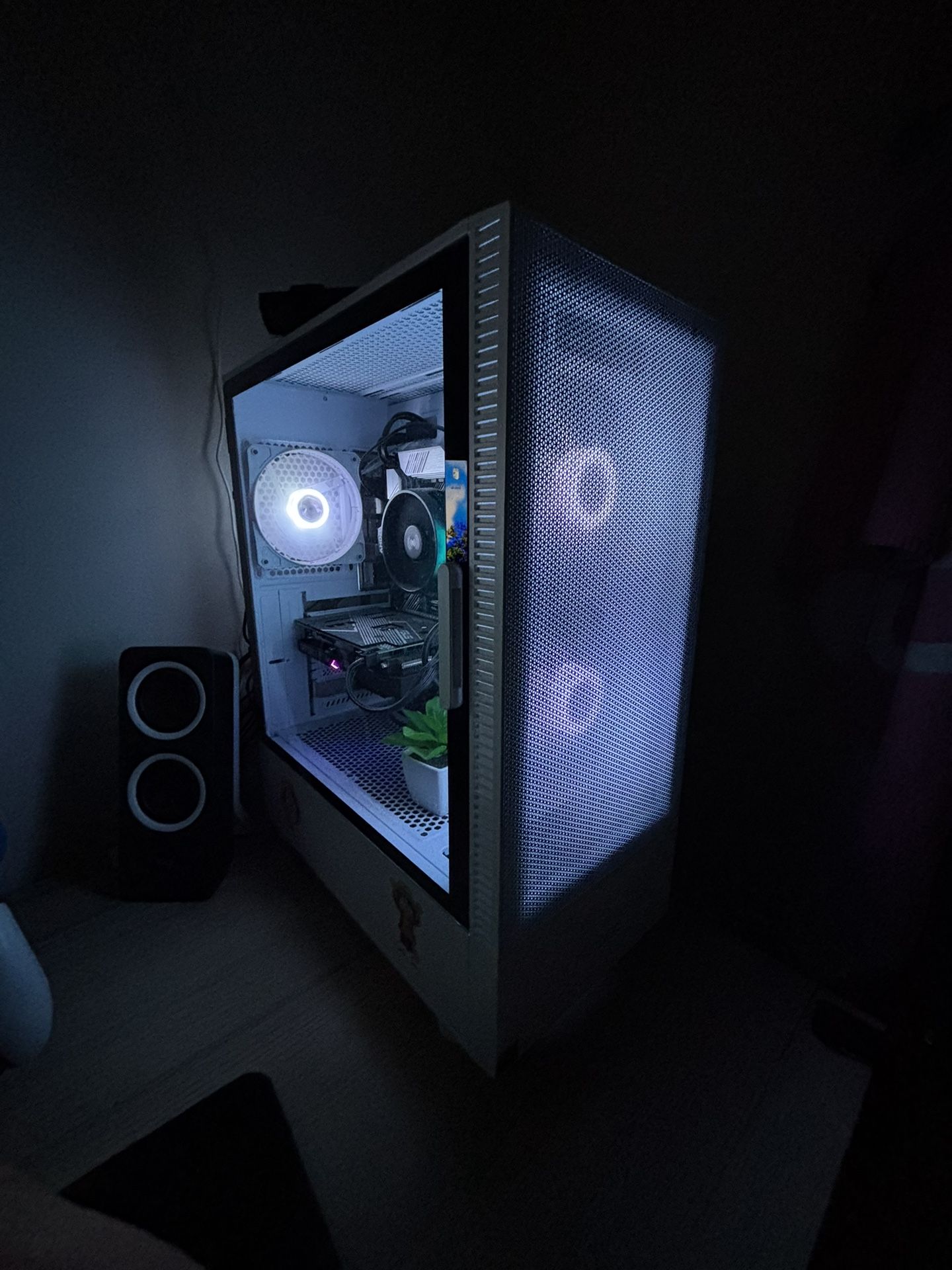 Gaming pc + 60 hz monitor + keyboard and mouse