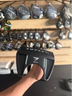 Women’s golf putter