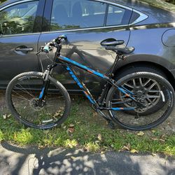 TREK Marlin 7 Mountain Bike 29” Wheels