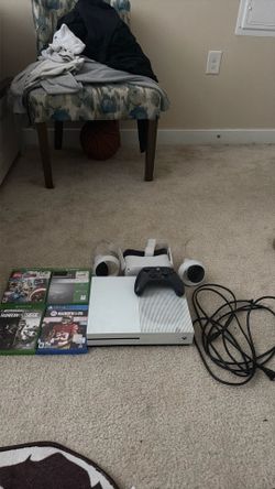 Gaming Bundle –Xbox One S, VR Headset, Games, Controller. USED