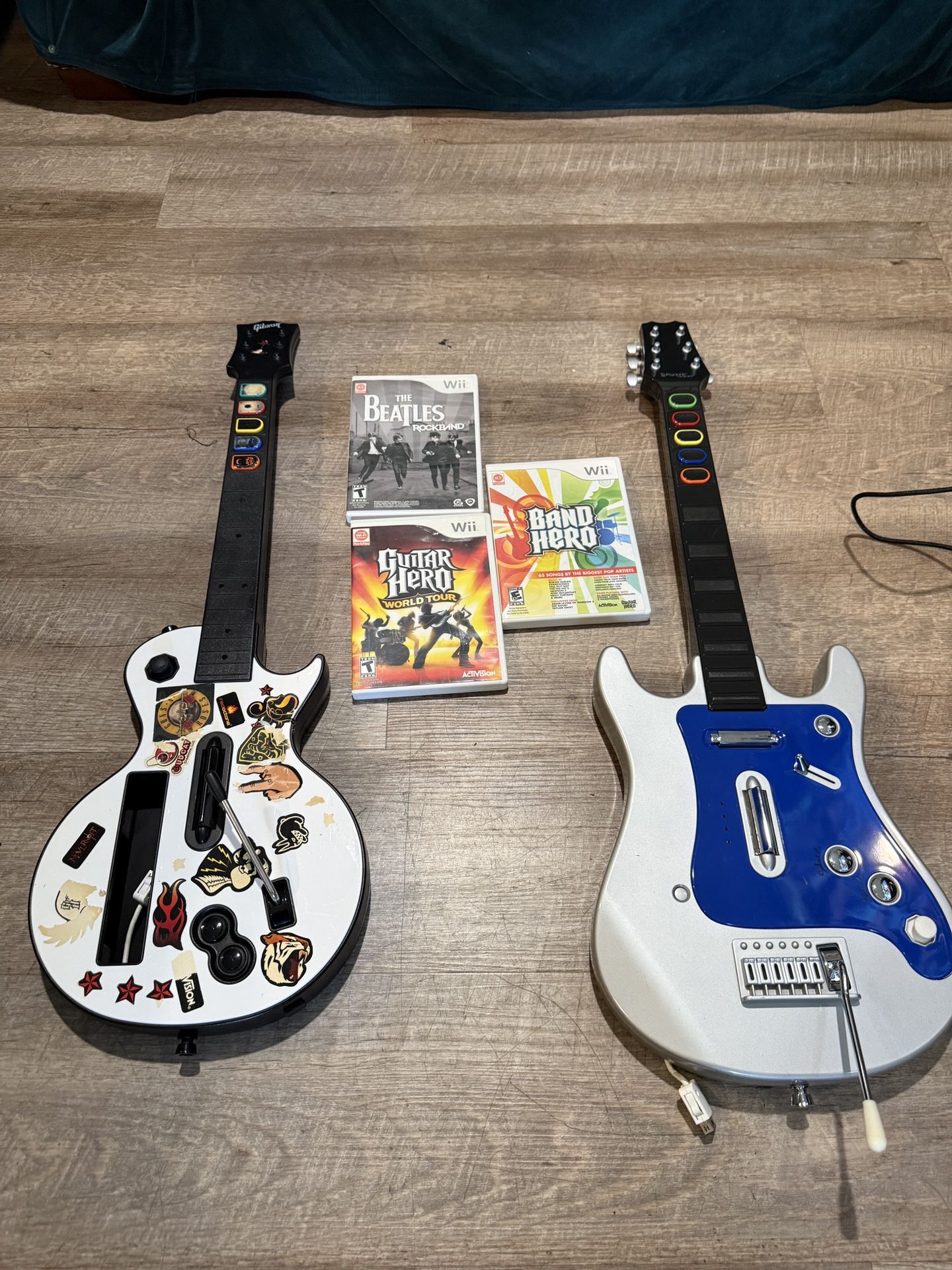 Guitar Hero Guitar Bundle With Games Wii