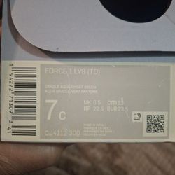 NIKE FORCE 1 LV8 SIZE 7C