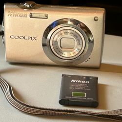Nikon Coolpix S4000 Digital Camera