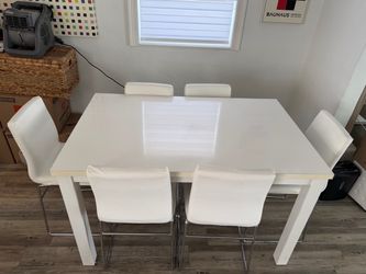 Dining Table and 6 Chairs