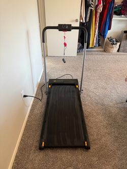 Portable treadmill up to 7.6 mph with remote