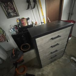 5 Pice Dresser With a. Opening Jewelry Box Mirror 