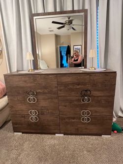 Five piece bedroom set great condition queen size
