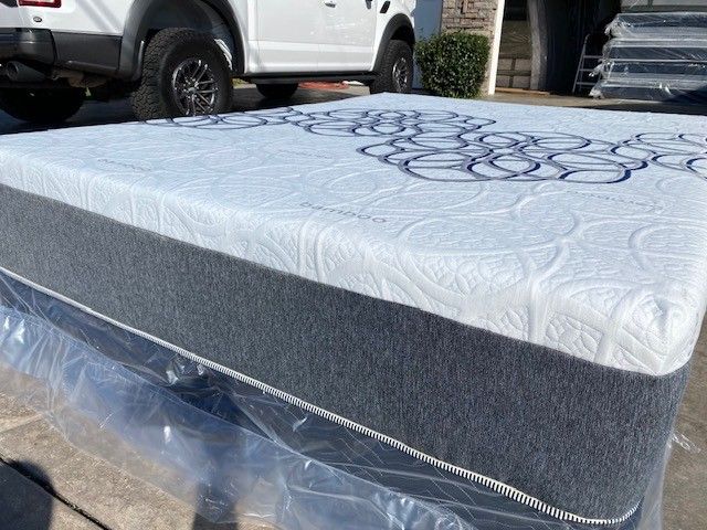 Full Bamboo Cool Gel Memory Foam!!