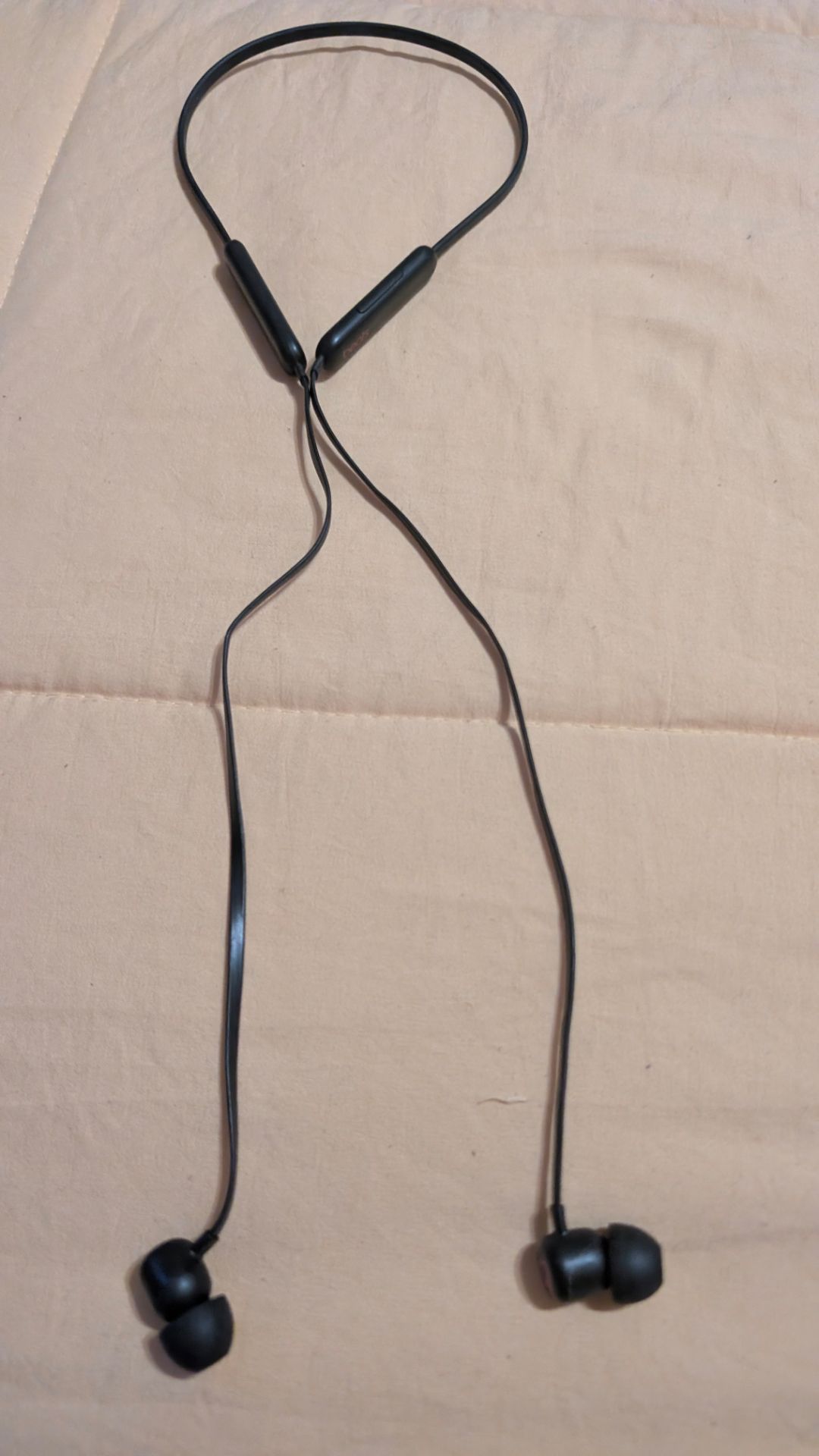 Beats wireless head ohones