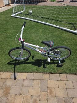 Mongoose Legion LXS Youth Freestyle BMX Bike with training wheels