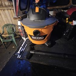 Nearly New Rigid Wet Dry Shop Vac