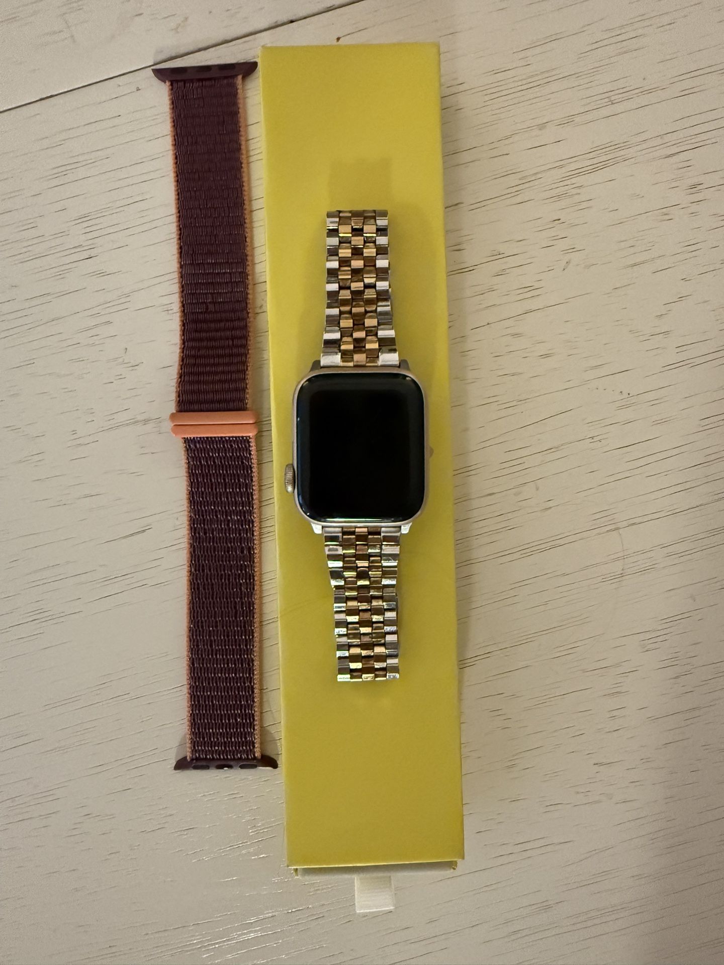 Apple Watch SE 40 Mm Rose Gold + Kendra Scott Alex 5 Link Watch Band