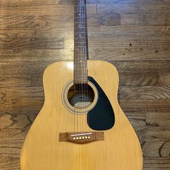 YAMAHA ACOUSTIC GUITAR F-310.  used in good condition