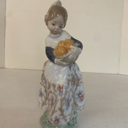 Lladro - Valencian Girl