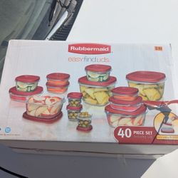 Rubbermaid Storage Container Set