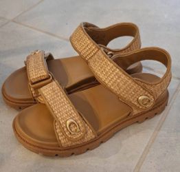COACH SANDALS 7.5