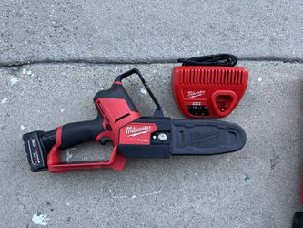 Milwaukee M12 Hatchet Saw