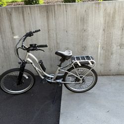 E-bike Pedego Interceptor Platinum Edition - Like New!