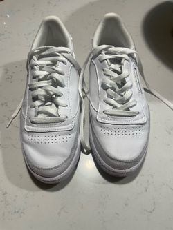 Woman’s Reebok Tennis Shoes