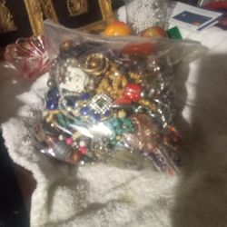 Jewelry Lot. Freezer Bag Full Over 100 Peices Wearable Jewelry .broaches. bracelets .necklaces .watches. earrings.