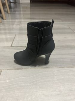 New Boots 5 1/2 Size 