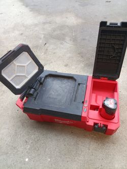Milwaukee 12v Pack out Lights