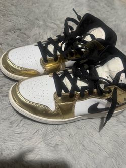 Air Jordan 1 Mid Gold White Black Sneakers
