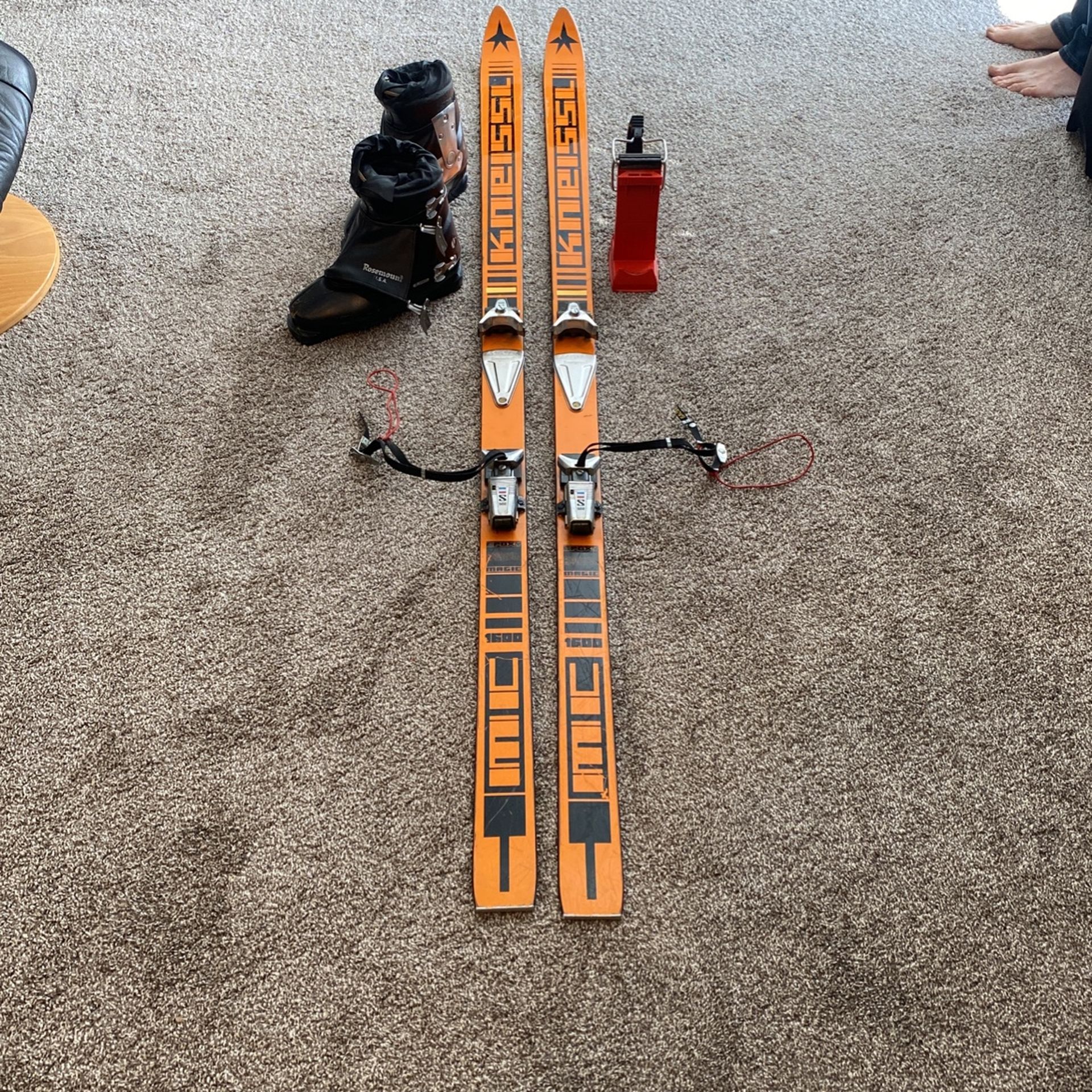 KNEISSL SKIS