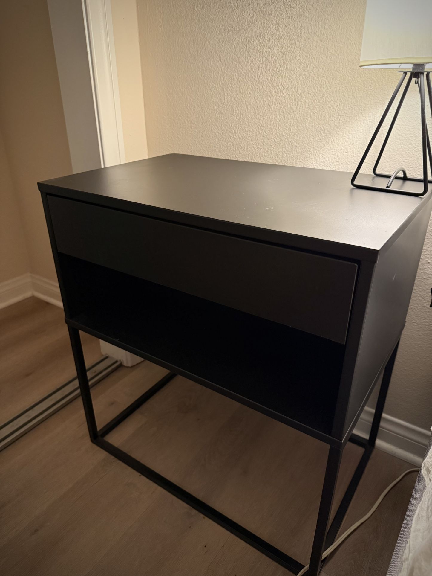 Black Nightstands/Bedside Tables