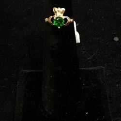 10k Yellow gold Ring W/ Green Stone 