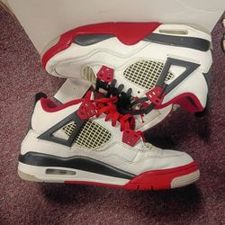 Air Jordan FireRed 4 Retro Size 6.5 Youth