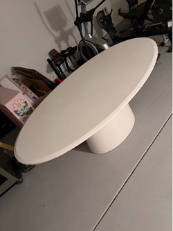 White Dinning table