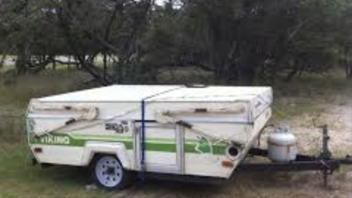 1980 Viking Little Gasser SL pop-up camper; sleeps 6