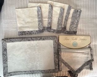 Placemats, Napkins and Table Runner NWT