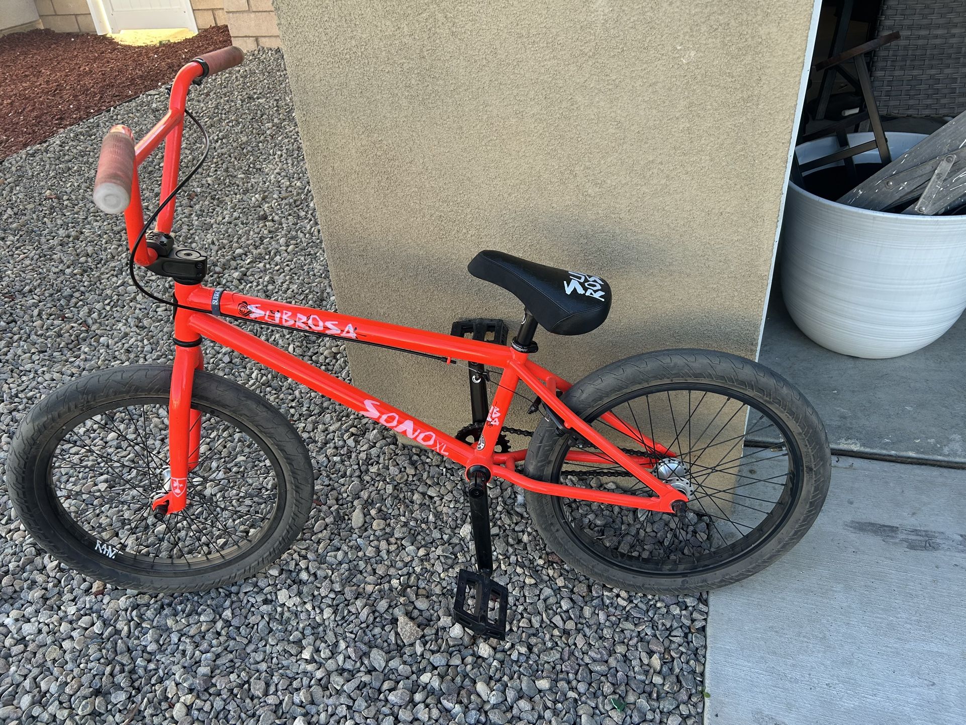 Subrosa Sono XL BMX bike