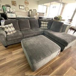 Brand New Ashley Brand Sectional Sofa Couch 