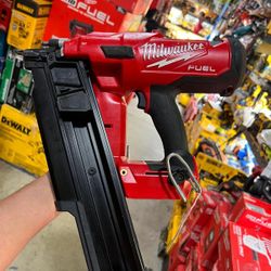 MILWAUKEE M18 CORDLESS FRAMING NAILER 21 