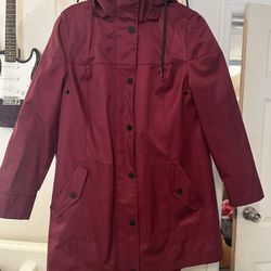 New UGG Raincoat Women’s Size Medium 