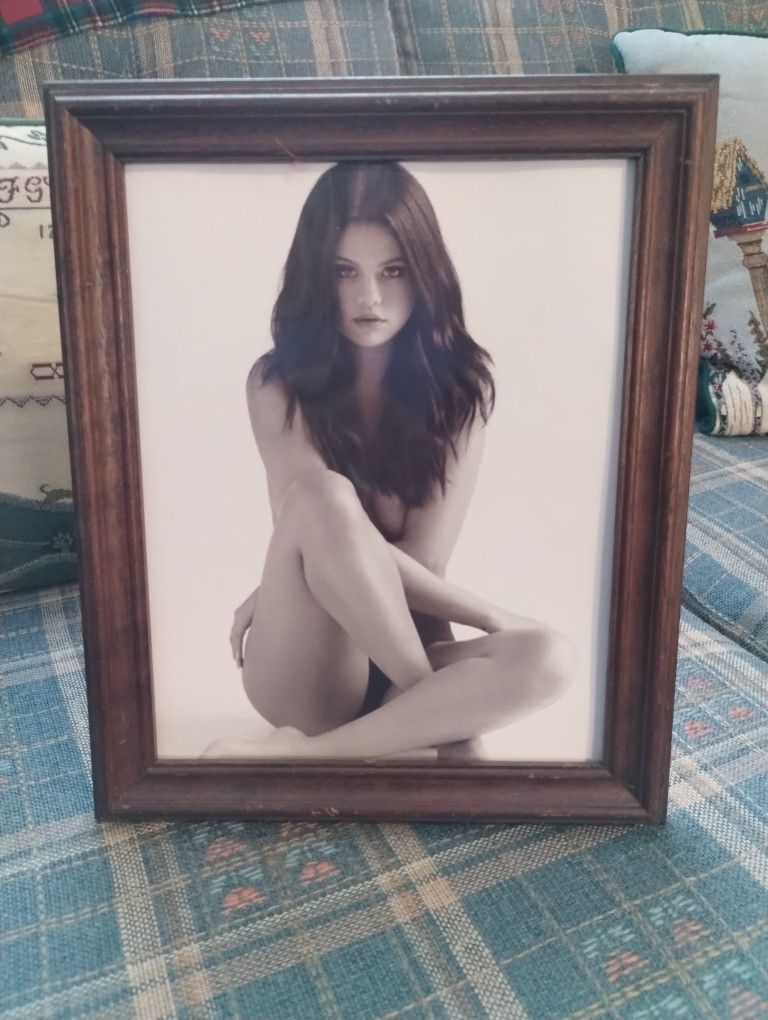 Original  8 X 10 Framed Photo  -  Selena Gomez