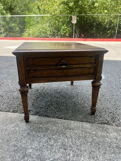 Antique Heritage Single End Table