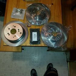 BRAND NEW FRONT ROTORS AND BRAKE PADS FOR 2002 HONDA ODYSSEY, AND REAR PASSENGER ROTOR.