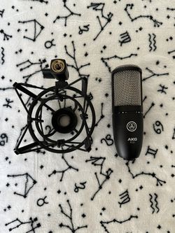 AKG P220 Mic + Nest