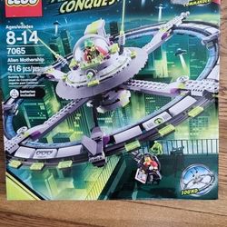 Lego Alien Conquest Alien Mothership Set 7065