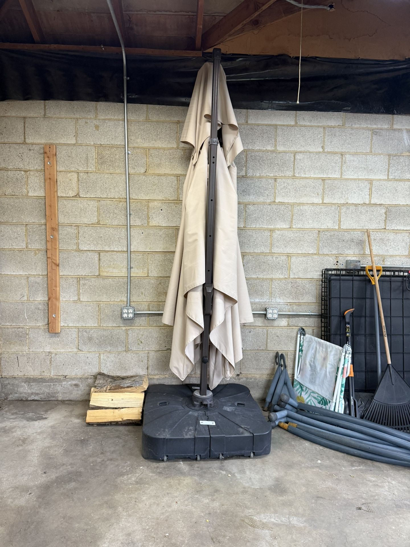 Deconk 9’ x 12’ Beige Cantilever Rectangular Patio Umbrella with 360 Degree Rotation and Base